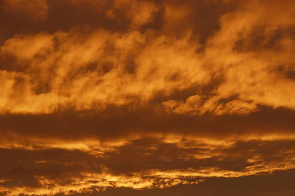 Ein Perfekter Hintergrund Des Bewölkten Himmels Bei Sonnenuntergang — Stockfoto