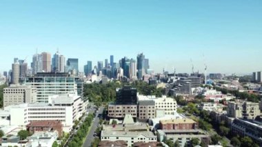 Melbourne City CBD - Skyline 'ın Pan' ı Fitzroy Bahçeleri üzerinden Doğu 'dan alıyor