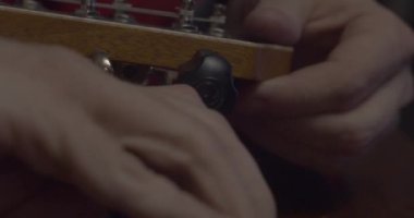 4k Yavaş Harekette Çözülen Gitar Dizisi