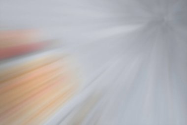 Gece yolunda gri renkli ivme hareketi