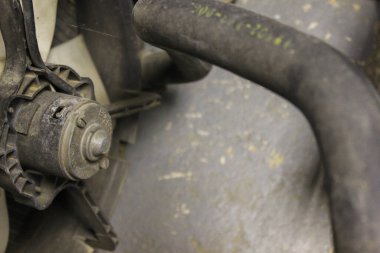 Eski bir Honda motorunun yakın çekim görüntüleri