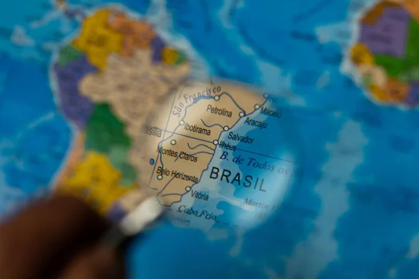 Büyüteçle Büyütülmüş Brezilya Nın Renkli Görüntüsü Bulanık Arkaplan — Stok fotoğraf