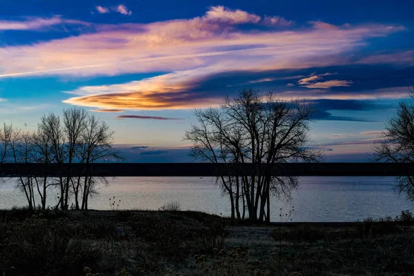 Lindo Céu Azul Rosa Por Sol Sobre Cherry Creek Com — Fotografia de Stock