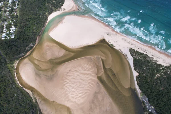 Vista Panorâmica Paisagem Marinha Contra Sua Costa Coberta Árvores Verdes — Fotografia de Stock