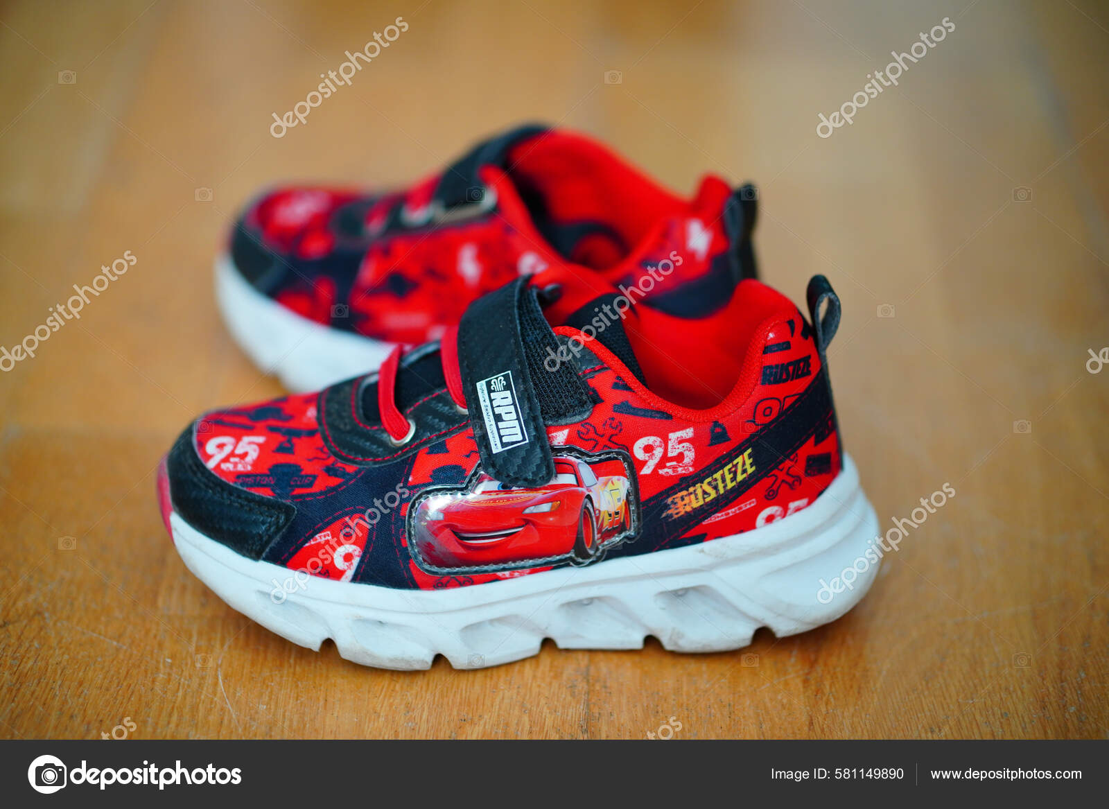 Red Child Shoes Disney Pixar Cars Movie Lightning Mcqueen