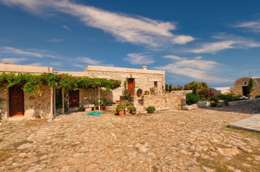 Yunanistan 'ın Anafi kentindeki Zoodochos Pigi geleneksel ortodoks manastırı