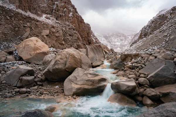 Krásný Výhled Vodní Potok Skalami Horách — Stock fotografie