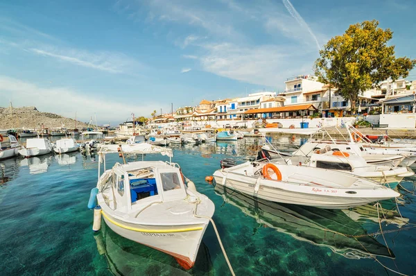 Picturesque Port Aegina Island Fishing Boats Docked Yachts Saronic Gulf — Stock Photo, Image