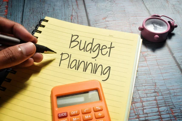 Närbild Bild Gul Anteckningsbok Sida Med Skrivande Budget Planering — Stockfoto