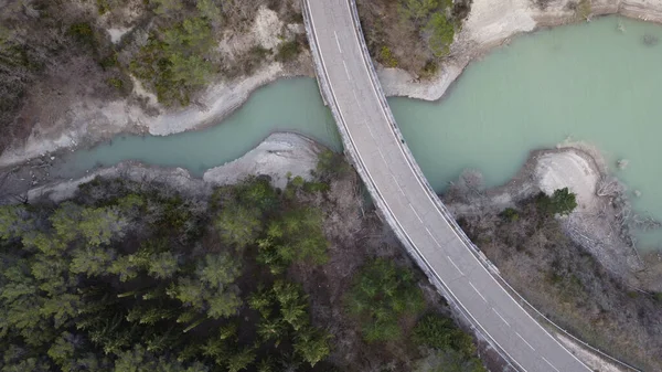 Une Vue Ensemble Pont Passe Dessus Rivière Arbres Verts Des — Photo