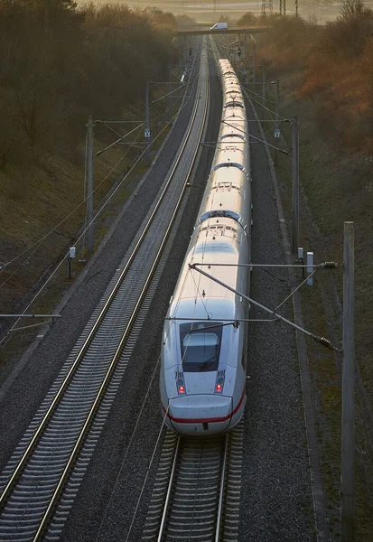 德国巴登 符腾堡 通过斯图加特与曼海姆之间快速铁路过境路线的高速电气化列车 — 图库照片