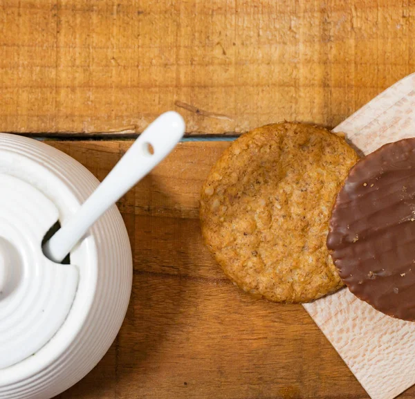 Closeup Whole Grain Cookies Chocolate Next White Porcelain Jar — Stock Photo, Image