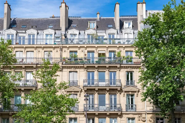 Paryż Typowe Budynki Dzielnicy Piękna Fasada — Zdjęcie stockowe