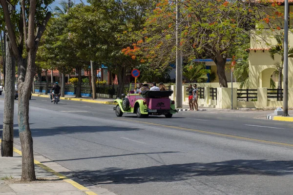 Closeup Pink Truck Running Varadero Streets Matanzas Cuba — Stock Photo, Image