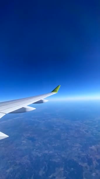 Baltık Eyaletleri Skandinavya Üzerinde Uçan Uçak Kanadının Zamanı Güneşli Bir — Stok video