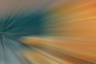 Mavi ve turuncu hareket bulanıklığı olan renkli bir patlama.