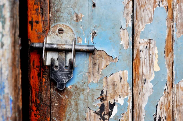 Close Dos Detalhes Uma Antiga Porta Azul Madeira Danificada Com — Fotografia de Stock