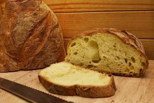 Freshly Baked Bread Wooden Cutting Board Kitchen — Stock Photo, Image