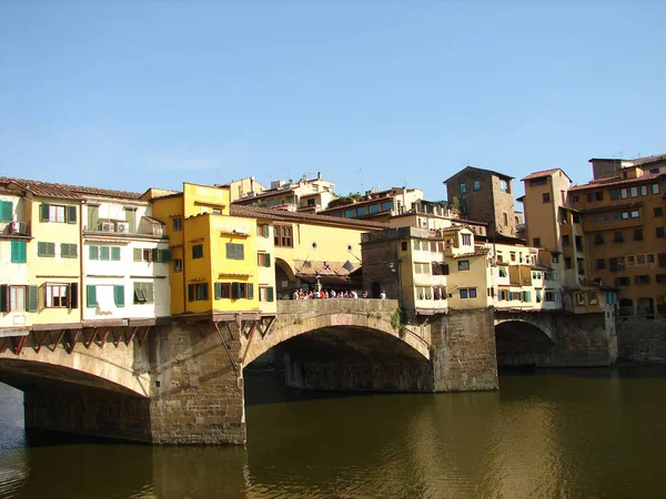 Die Wohnhäuser Auf Einer Brücke Einem Sonnigen Tag Florenz Italien — Stockfoto