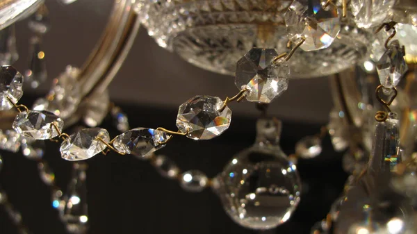 Una Toma Marco Completo Detalles Diamantes Una Lámpara Araña —  Fotos de Stock