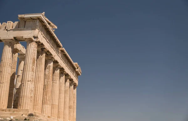 アテネ ギリシャの列と高齢者の建物 — ストック写真