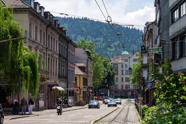 Een Straat Met Historische Gebouwen Het Centrum Van Freiburg Duitsland — Stockfoto