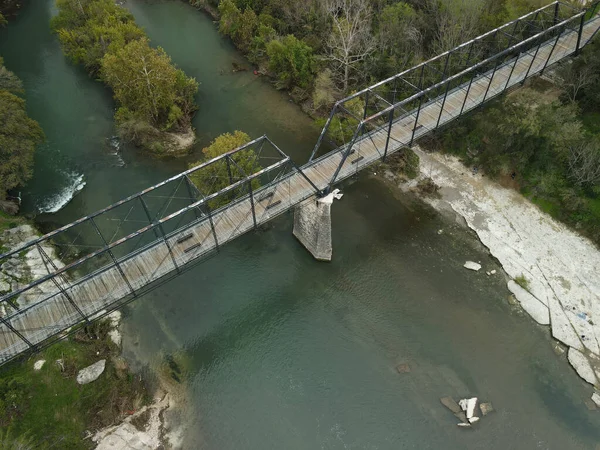 Una Vista Aérea Superior Puente Sobre Río Que Fluye Través —  Fotos de Stock