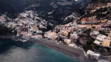 Gün batımında Positano 'nun Sahil Havası