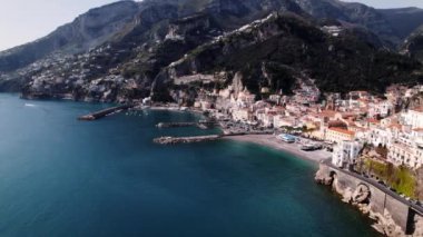 Öğleden sonra Amalfi dronu çekimleri
