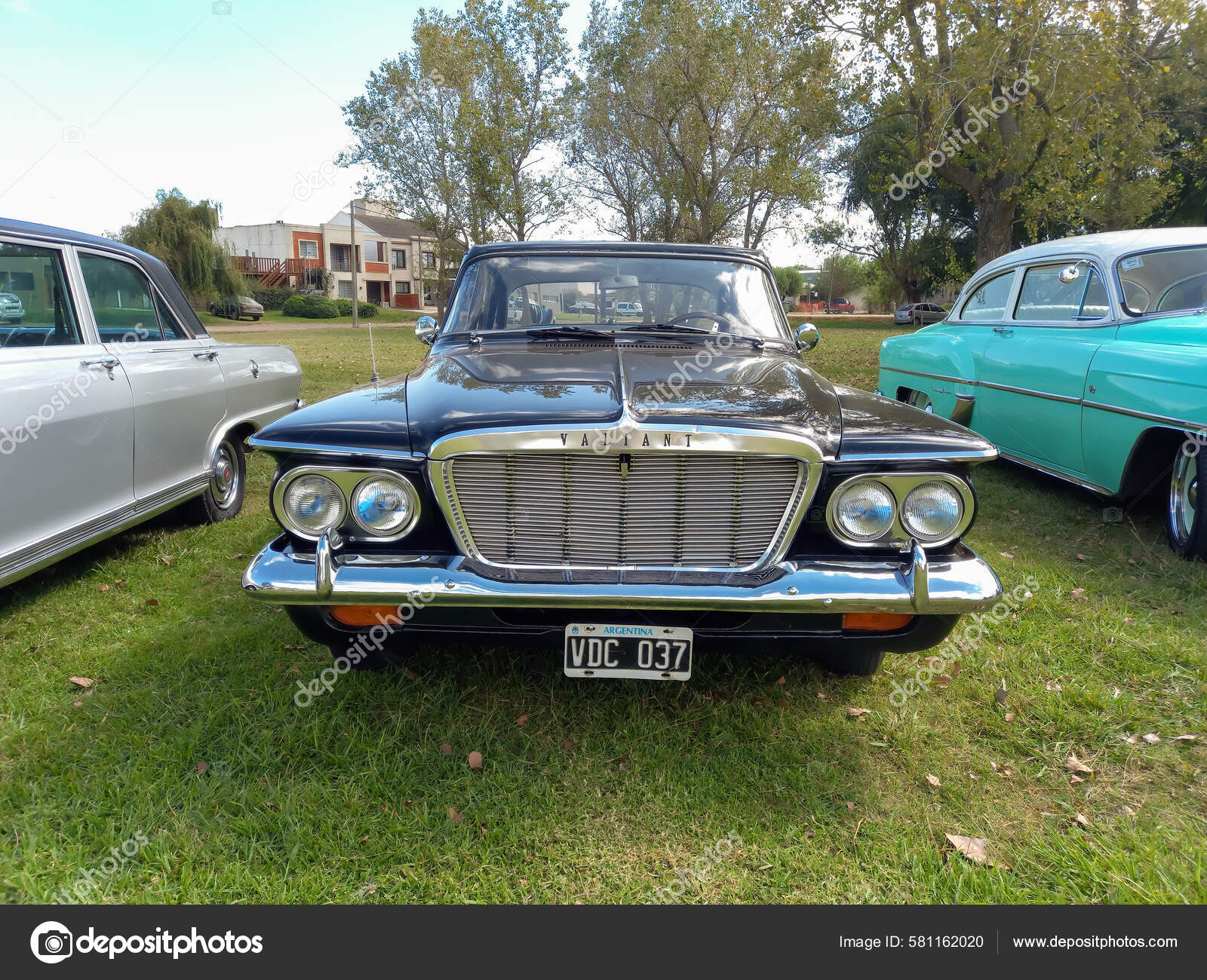 1960年代初頭にクライスラーによって古い黒プリマス ヴァリアント