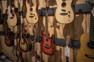 Augusta, Ga USA - 10 18 21: Gitar Merkezi iç akustik