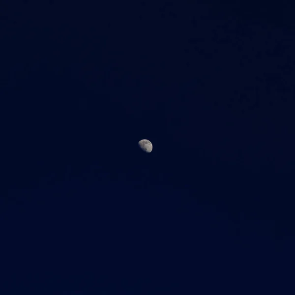 Piękne Ujęcie Księżyca Ciemnym Niebie Idealne Tapety — Zdjęcie stockowe