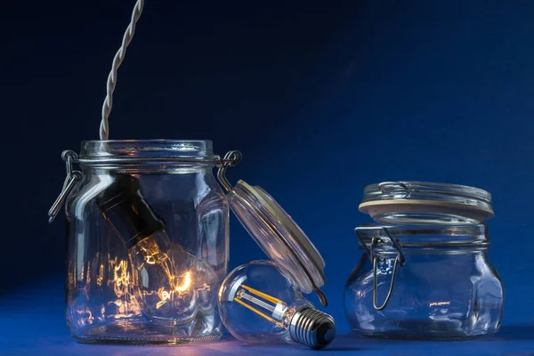 Glödlampan Tänds Lagras Glasburk Och Ersätts Den Nya Generationen Led — Stockfoto