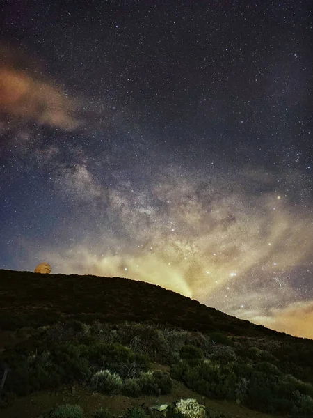 Прекрасный Вид Звездное Небо Над Полем Ночью — стоковое фото