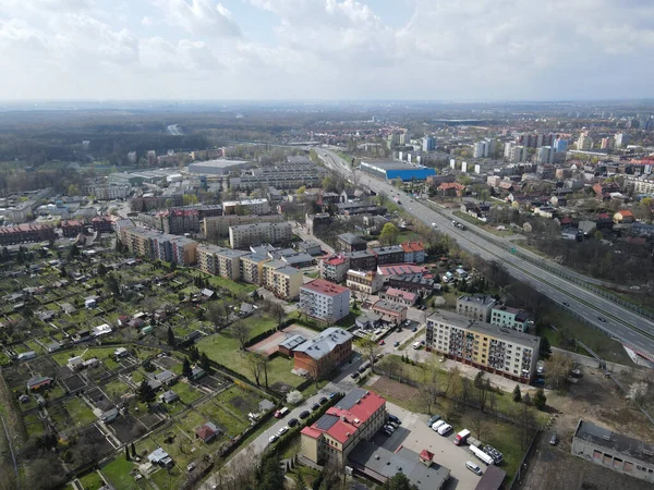 Drone Disparou Sobre Paisagem Urbana Dos Edifícios Com Estrada Principal — Fotografia de Stock