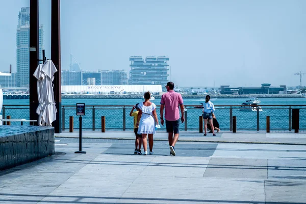 Uma Bela Vista Pessoas Andando Pela Ilha Bluewaters Marina Dubai — Fotografia de Stock