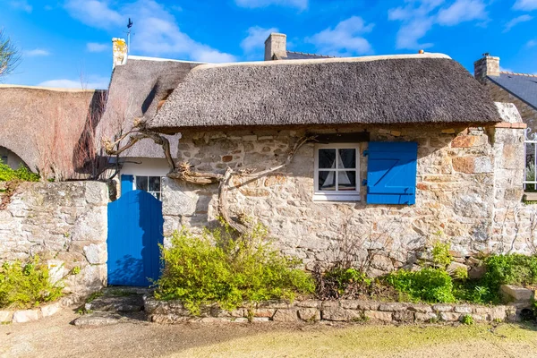 Brittany, Morbihan körfezindeki Ile aux Moines adası, köydeki eski kulübe.