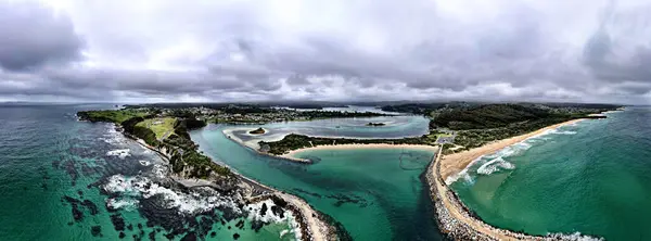 Uma Vista Panorâmica Aérea Uma Praia Coral Fundo Céu Nublado — Fotografia de Stock