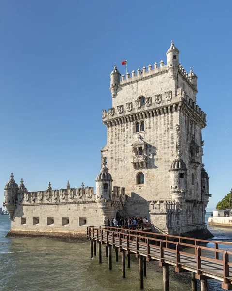 Een Verticaal Schot Van Een Historisch Kasteel Met Hoge Torens — Stockfoto