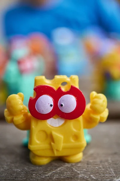 Uma Caixa Mágica Marca Superthing Cheestar Brinquedo Amarelo Estatueta Equipe — Fotografia de Stock