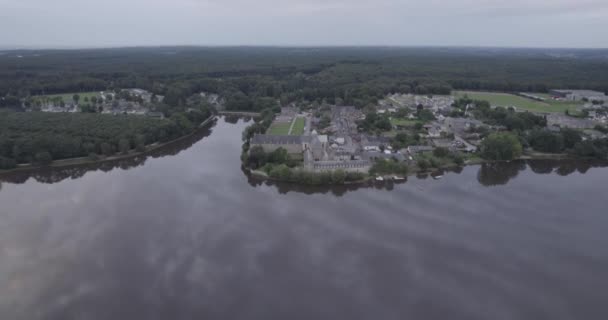 Veduta Aerea Degli Edifici Nella Foresta Foret Bretagne Lago Paimpont — Video Stock