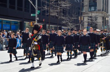 New York 'ta İskoç Tartan Günü' nü kutlamak için boru ve davul geçidi.