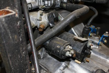 Eski bir Honda motorunun yakın çekim görüntüleri