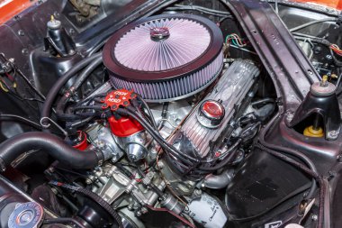 Ford Yarış Motorunun tepesinden yakın çekim görüntüsü