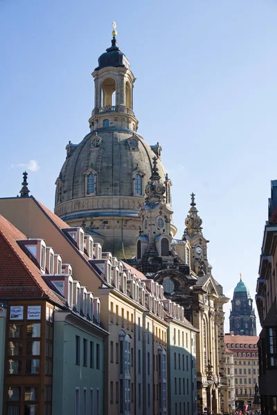 Dresden Duitsland Maart 2022 Verticaal Zicht Door Winkelstraat Koepel Frauenkirche — Stockfoto