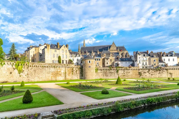 Vannes Old Houses Ramparts Garden Cathedral Background — Stock Photo, Image