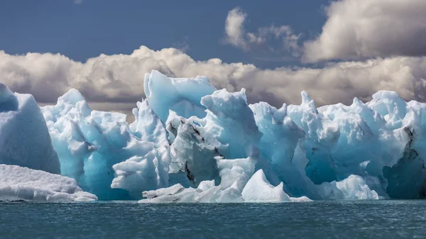Vatnajokull Στην Ισλανδία Πάγος Που Ρέει Στο Νερό Πουλιά Που — Φωτογραφία Αρχείου
