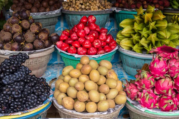 Close Frutas Variadas Exibidas Mercado Balinês — Fotografia de Stock