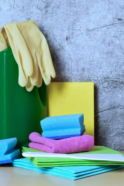 Vertical Household Cleaning Products Sponges Gloves Detergent Grunge Background — Stock Photo, Image