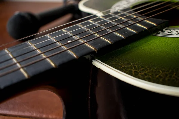 アコースティックギターのフロントボードのクローズアップ — ストック写真